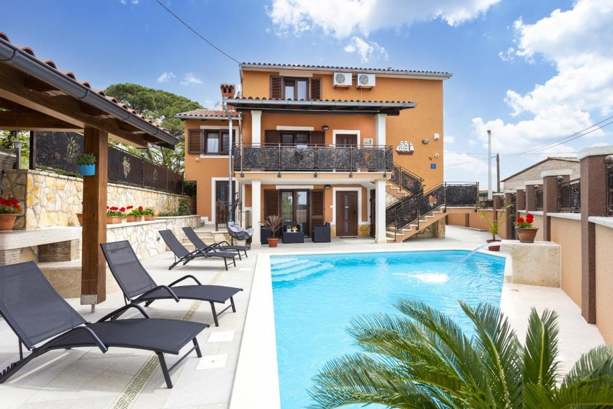 Villa Vita in Poreč - Haus für 6-8 Personen Kaštelir Exterior foto